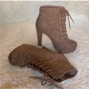 Boot and hooters socks bundle